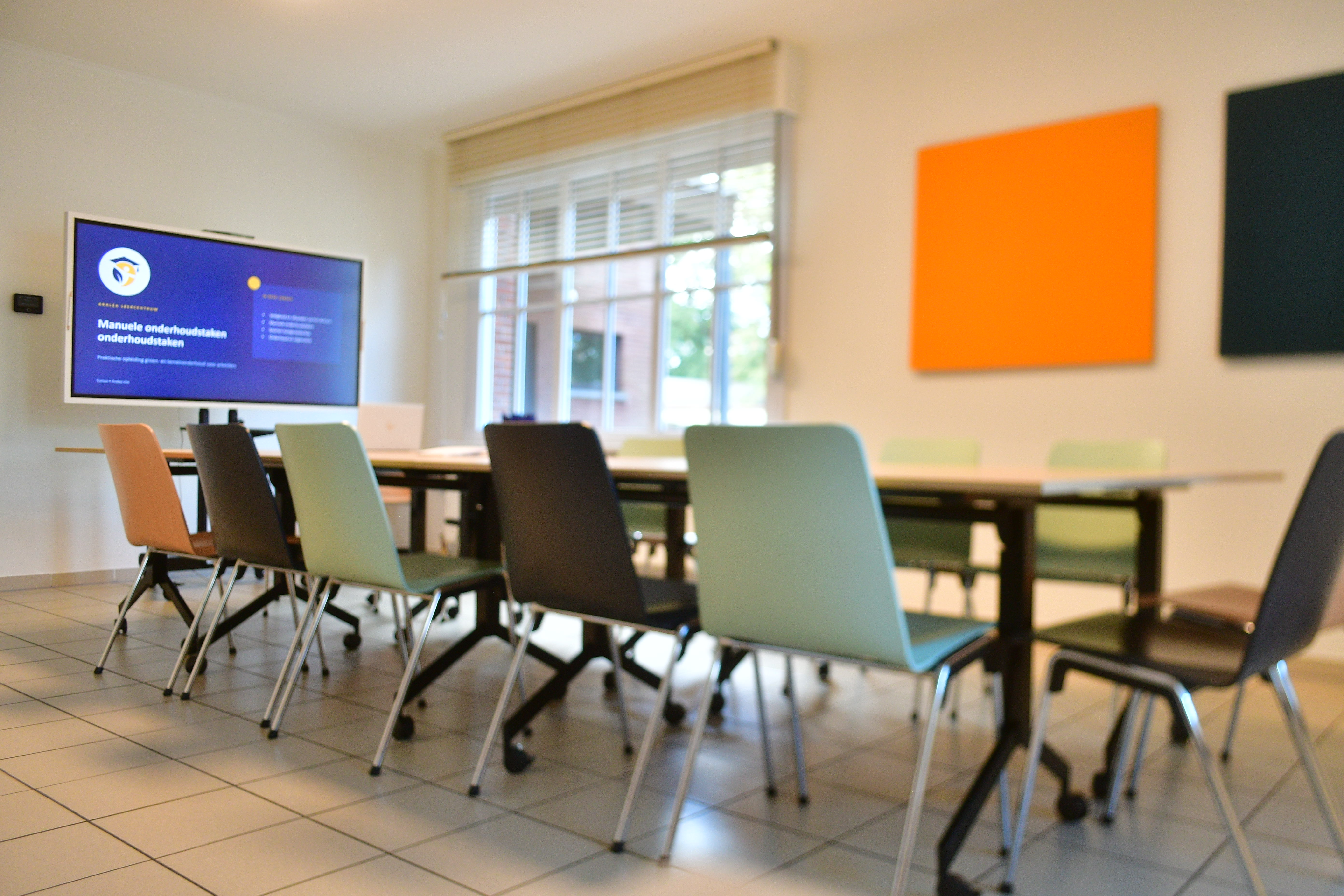 aralea-lokaalverhuur-zaal-linde-tafel.JPG